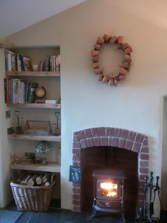Ferienwohnung The Potting Shed Little Torrington Exterior foto